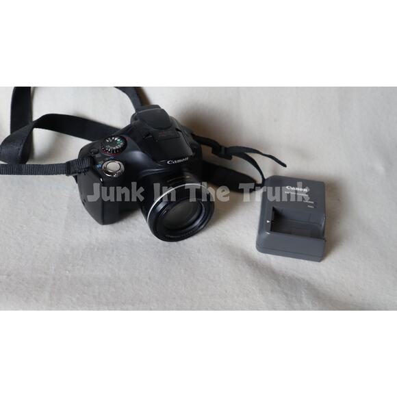 Canon SX30is Digital Camera and Charger - Picture 2 of 7